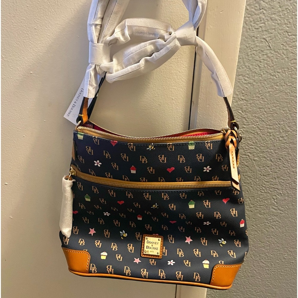 Dooney & Bourke Gretta Novelty
💕 Crossbody Letter Carrier 🧁